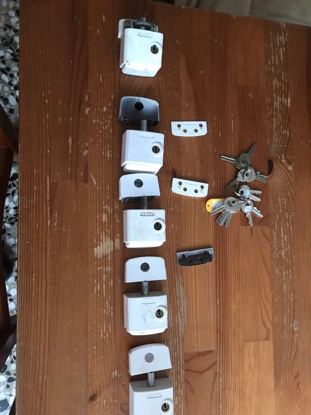 5 Cerrojos von llave ABUS. Precio negociable.