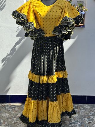 traje de flamenca o vestido