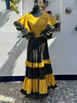 traje de flamenca o vestido