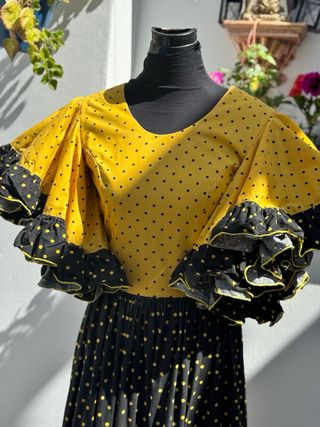 traje de flamenca o vestido