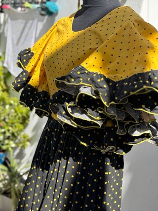 traje de flamenca o vestido