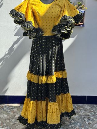 traje de flamenca o vestido