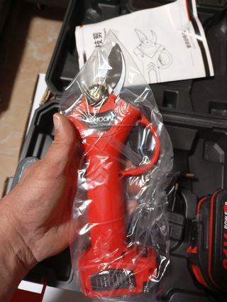 Tijeras de podar con 2 batería nuevo