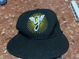 Gorra Grimey negra y dorada