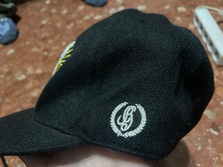 Gorra Grimey negra y dorada