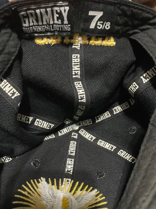 Gorra Grimey negra y dorada
