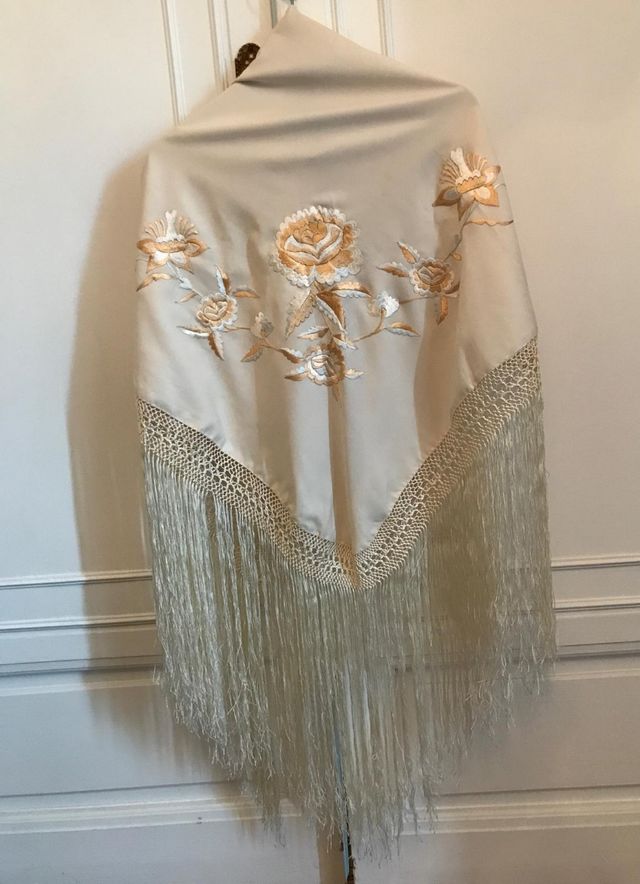 Bellissimo scialle color osso