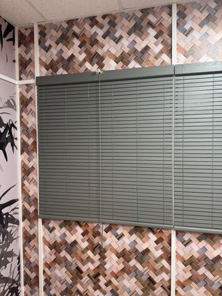 Tende veneziane in legno grigio