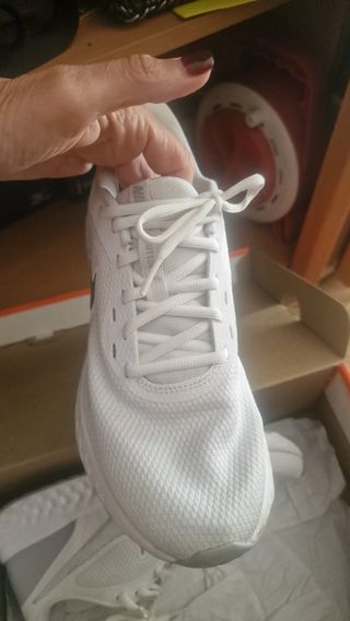 Tenis nike revolution 5