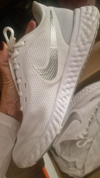 Tenis nike revolution 5