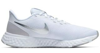 Tenis nike revolution 5
