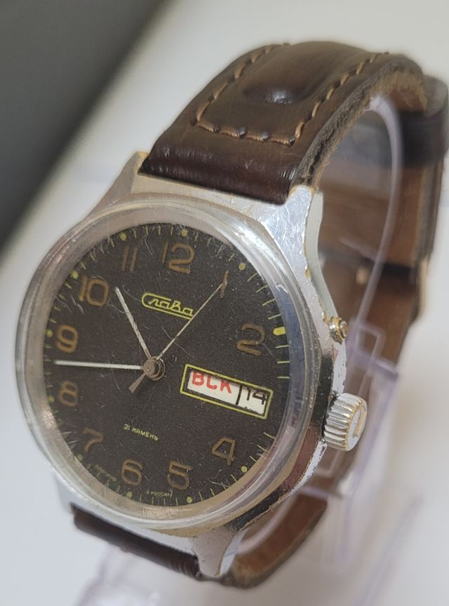 **Reloj  Slava 2428 Octogonal cirílico