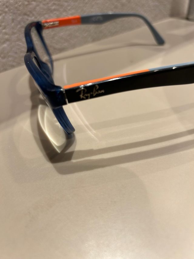 Gafas RayBan Jr. azules y naranjas