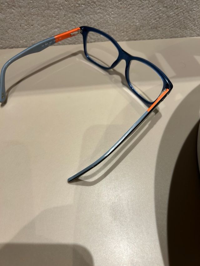 Gafas RayBan Jr. azules y naranjas