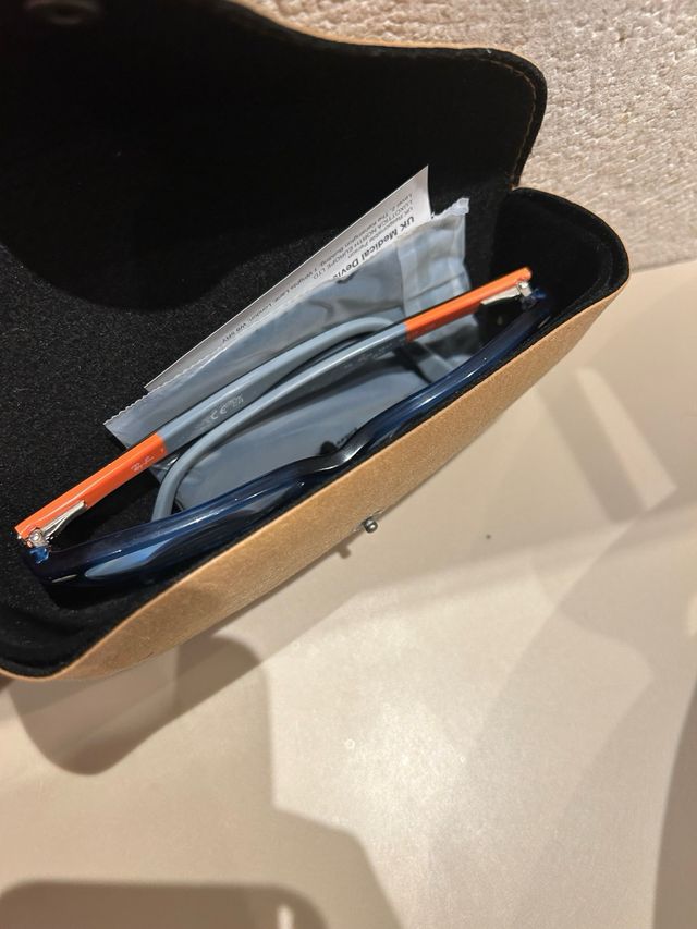 Gafas RayBan Jr. azules y naranjas