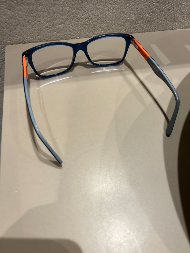 Gafas RayBan Jr. azules y naranjas