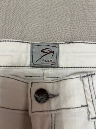 Pantaloni bianchi 9.2 by Carlo Chionna