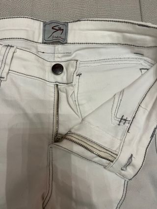 Pantaloni bianchi 9.2 by Carlo Chionna