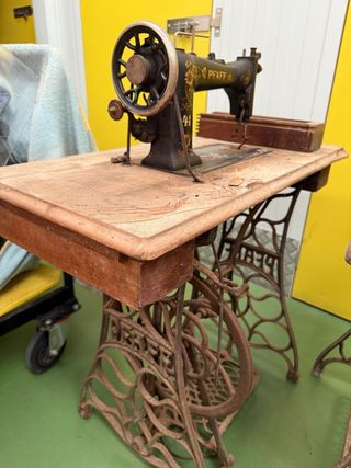 Maquina de coser antigua Pfaff
