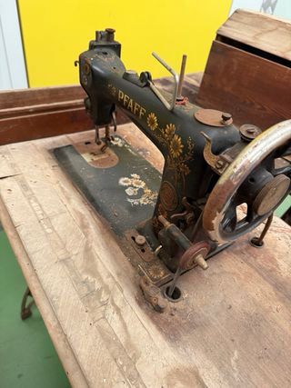 Maquina de coser antigua Pfaff