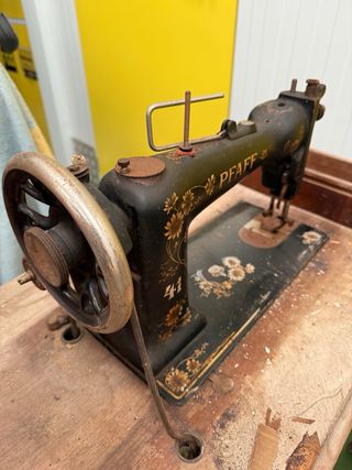 Maquina de coser antigua Pfaff