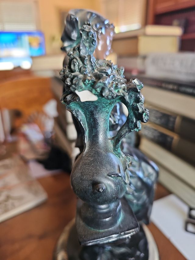 Escultura pareja romántica