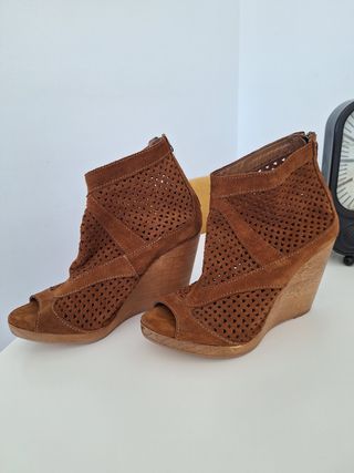 Botines cuña bershka NUEVOS y de regalo mocasines.