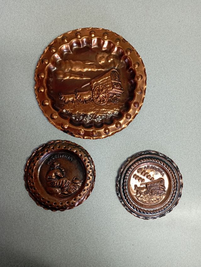 Platos de cobre.