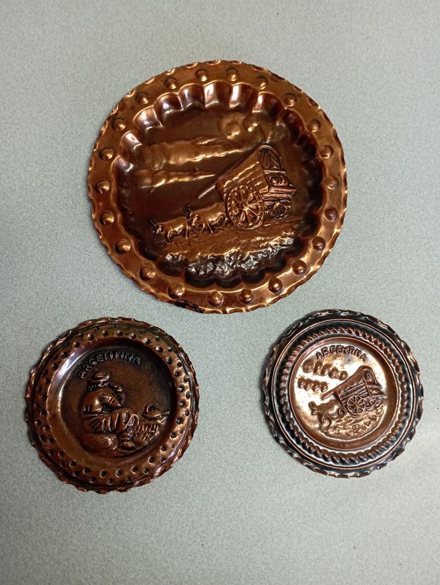 Platos de cobre.