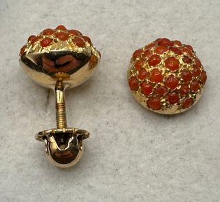 Pendientes de oro de 18 kt con corales