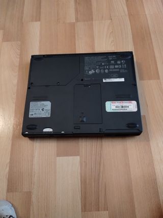 Ordenador portátil marca Compaq, modelo armada