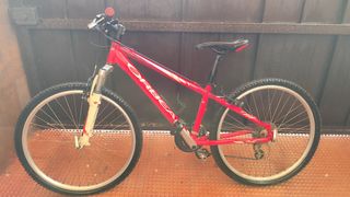 Se venden 3 bicicletas. 2 montaña y 1 carretera