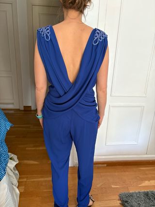 Mono elegante para fiestas