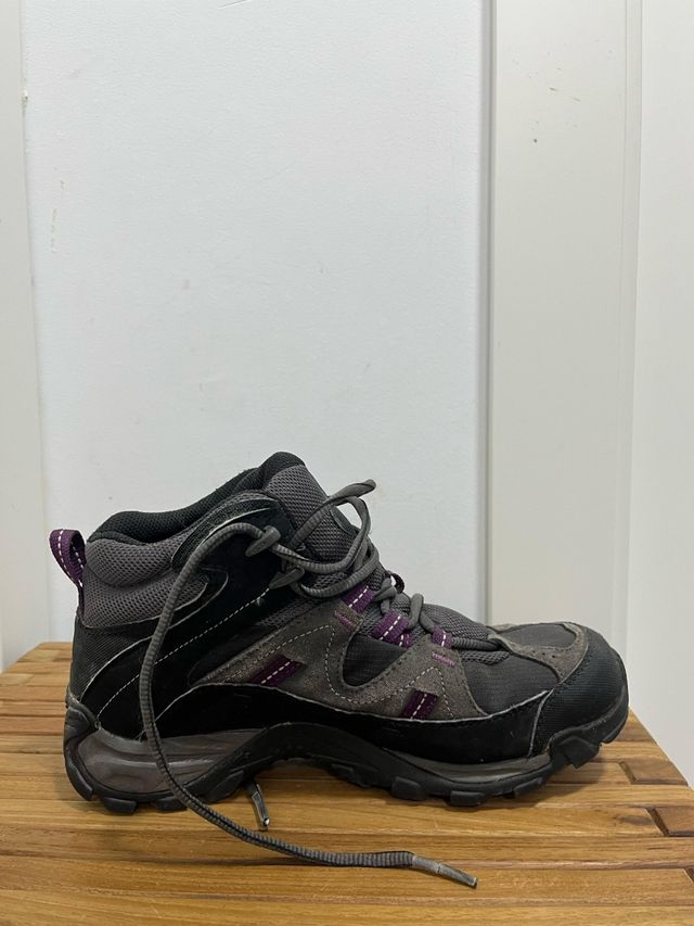 Botas Salomon grises y negras