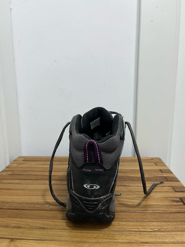 Botas Salomon grises y negras