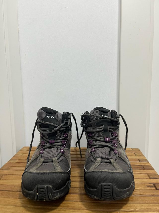 Botas Salomon grises y negras