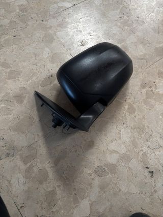 Espejo izquierdo l 200 año 2014