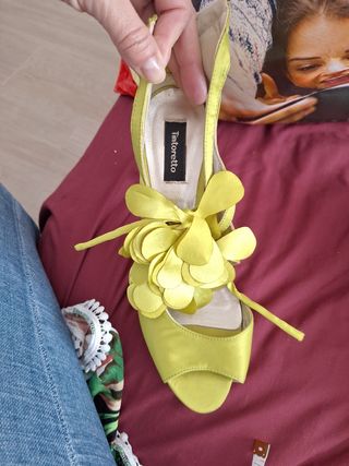 Sandalias Tinoreto amarillas boda