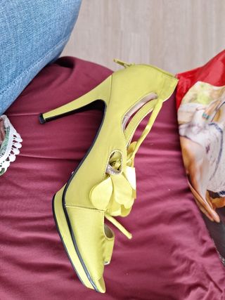 Sandalias Tinoreto amarillas boda