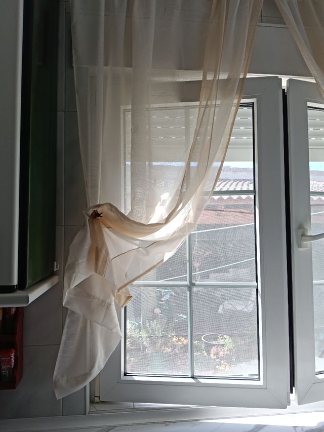 Dos paneles de cortinas confeccionadas