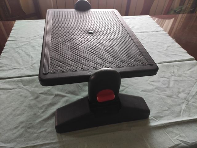 Reposapiés ergonómico negro