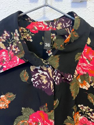 Camisa HM floral negra - Talla M