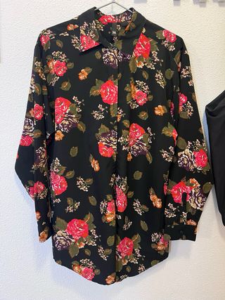 Camisa HM floral negra - Talla M