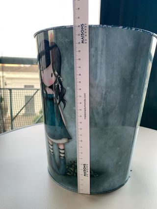 Papelera metálica de muñeca Gorjuss