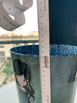 Papelera metálica de muñeca Gorjuss