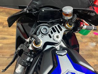 YAMAHA R1 M