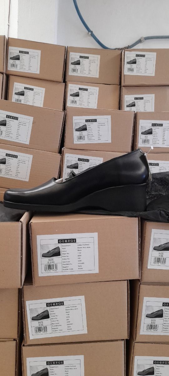 Liquidación calzado mujer piel nuevas a estrenar 