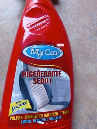 Pulitore e igienizza tessuti per auto 