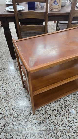 ESTANTERÍA DE MADERA
