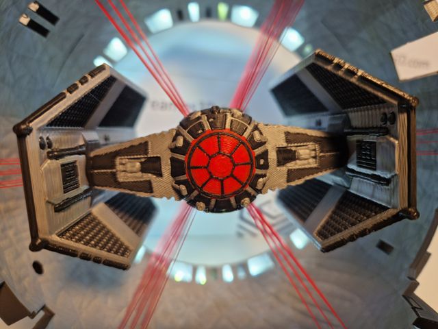 Star Wars - Tie Fighter Suspendido e iluminado